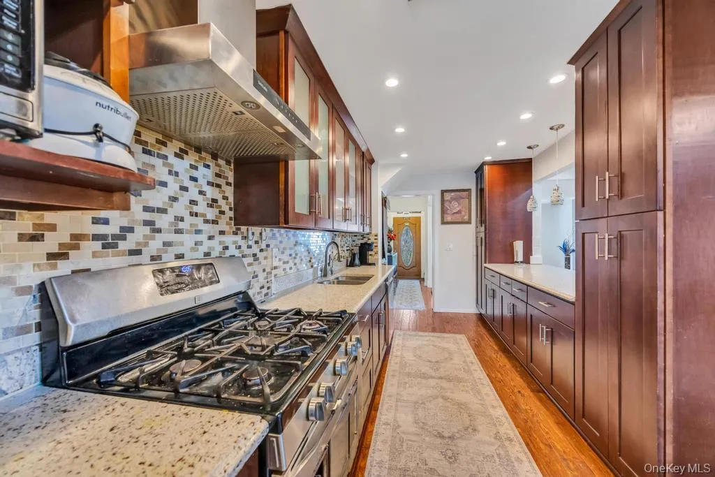 11 Edgewood Drive, Oyster Bay, NY, 6 Bedrooms Bedrooms, 10 Rooms Rooms,3 BathroomsBathrooms,Residential,For Rent,Edgewood,0,1004220 11 Edgewood Drive, Oyster Bay, NY, 6 Bedrooms Bedrooms, 10 Rooms Rooms,3 BathroomsBathrooms,Residential,For Rent,Edgewood,0,1004220