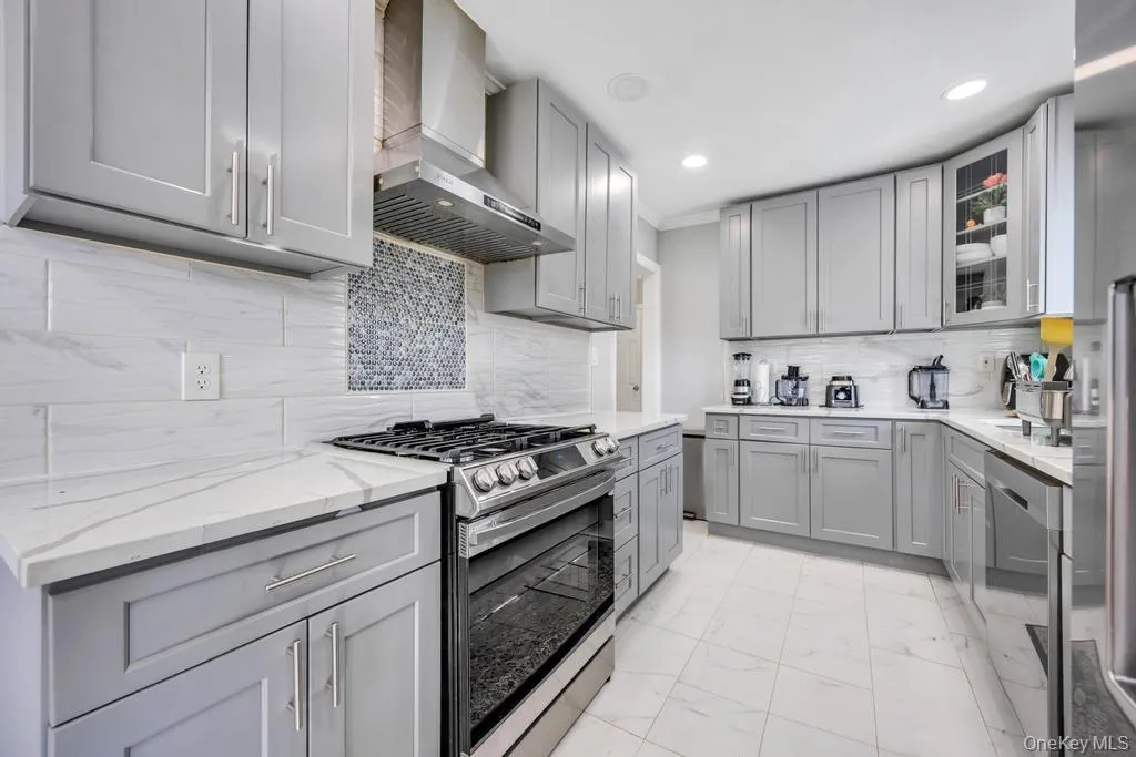 48 Liberty Avenue, North Hempstead, NY, 4 Bedrooms Bedrooms, 8 Rooms Rooms,3 BathroomsBathrooms,Residential,For Rent,Liberty,0,1004221 48 Liberty Avenue, North Hempstead, NY, 4 Bedrooms Bedrooms, 8 Rooms Rooms,3 BathroomsBathrooms,Residential,For Rent,Liberty,0,1004221