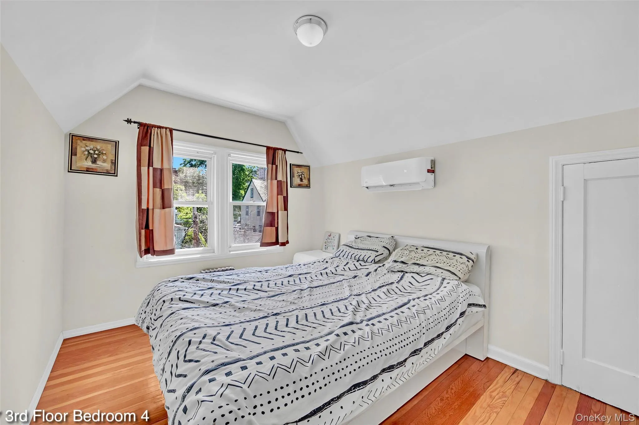 11116 76th Drive, New York, NY, 6 Bedrooms Bedrooms, 10 Rooms Rooms,2 BathroomsBathrooms,Residential,For Rent,76th,0,1004225 11116 76th Drive, New York, NY, 6 Bedrooms Bedrooms, 10 Rooms Rooms,2 BathroomsBathrooms,Residential,For Rent,76th,0,1004225