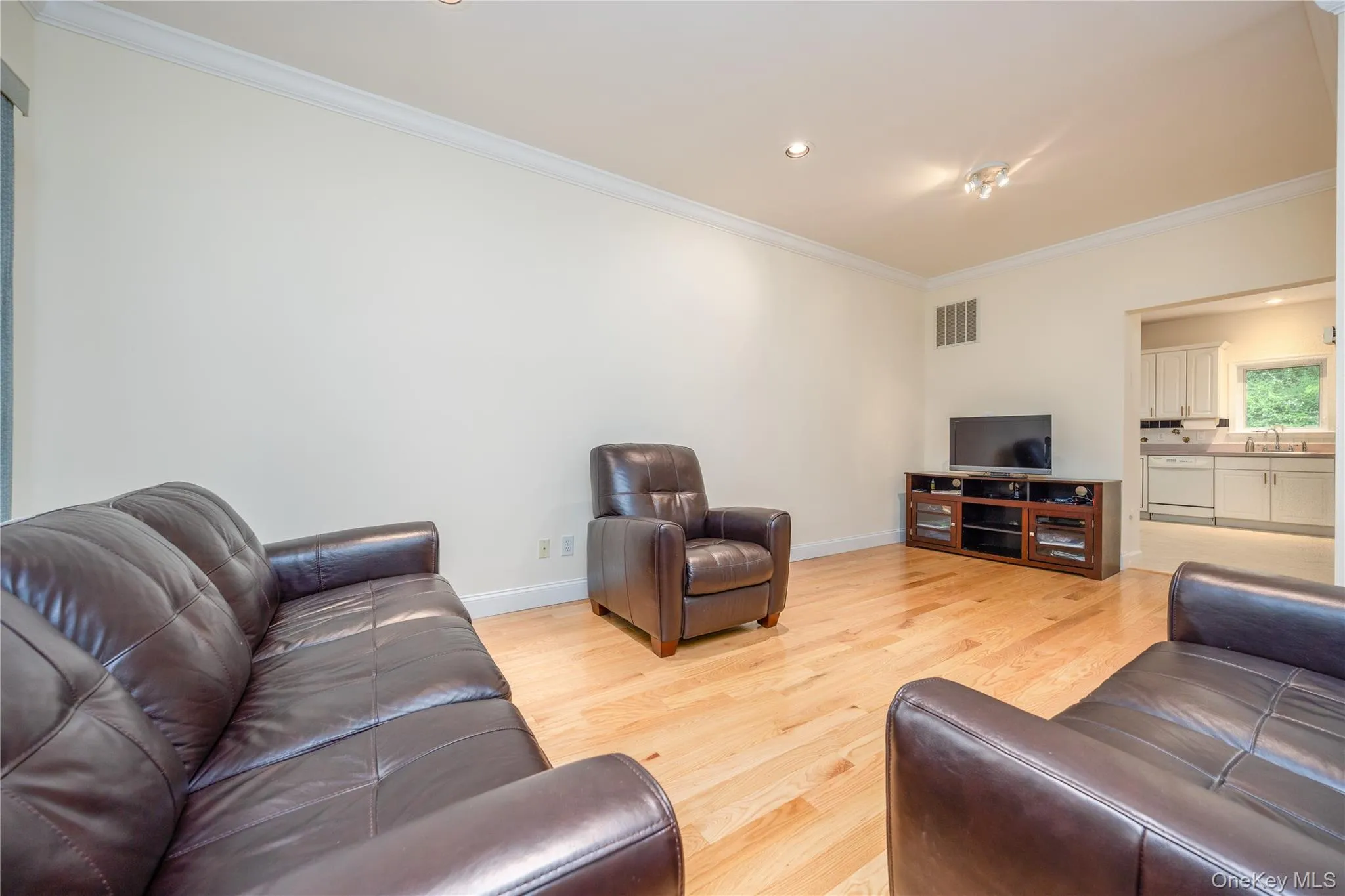 138 Foltim Way, Clarkstown, NY, 3 Bedrooms Bedrooms, 6 Rooms Rooms,2 BathroomsBathrooms,Residential,For Rent,Foltim,0,1004232 138 Foltim Way, Clarkstown, NY, 3 Bedrooms Bedrooms, 6 Rooms Rooms,2 BathroomsBathrooms,Residential,For Rent,Foltim,0,1004232
