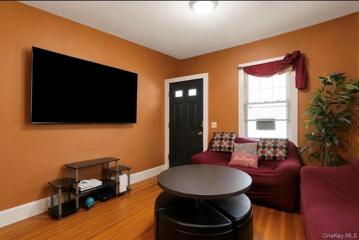 91 Clove Avenue, Haverstraw, NY, 3 Bedrooms Bedrooms, 7 Rooms Rooms,1 BathroomBathrooms,Residential,For Rent,Clove,0,1004236 91 Clove Avenue, Haverstraw, NY, 3 Bedrooms Bedrooms, 7 Rooms Rooms,1 BathroomBathrooms,Residential,For Rent,Clove,0,1004236