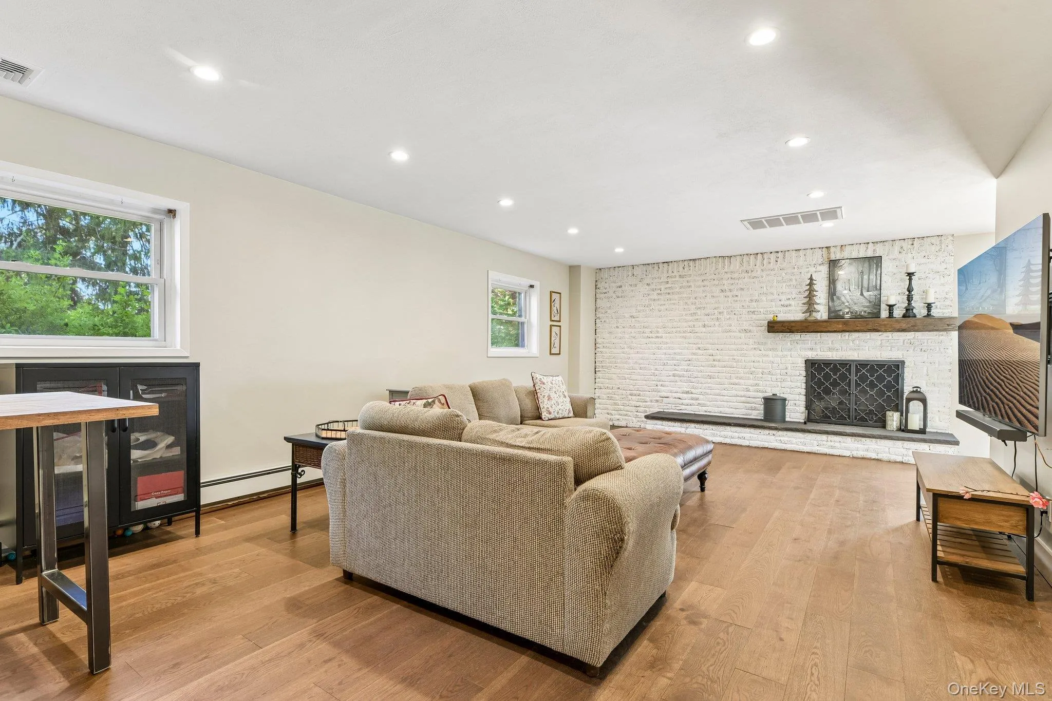 7 Dalton Lane, Huntington, NY, 4 Bedrooms Bedrooms, 11 Rooms Rooms,2 BathroomsBathrooms,Residential,For Rent,Dalton,0,1004241 7 Dalton Lane, Huntington, NY, 4 Bedrooms Bedrooms, 11 Rooms Rooms,2 BathroomsBathrooms,Residential,For Rent,Dalton,0,1004241