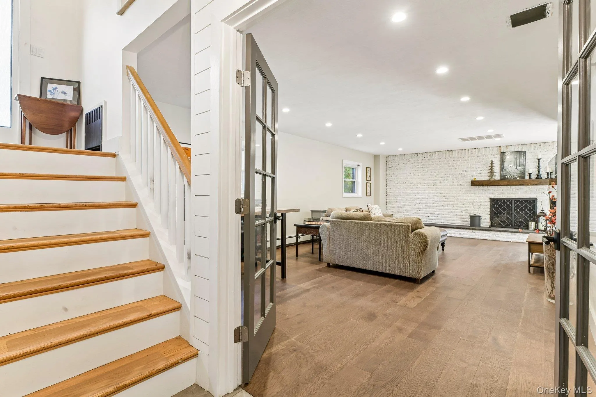 7 Dalton Lane, Huntington, NY, 4 Bedrooms Bedrooms, 11 Rooms Rooms,2 BathroomsBathrooms,Residential,For Rent,Dalton,0,1004241 7 Dalton Lane, Huntington, NY, 4 Bedrooms Bedrooms, 11 Rooms Rooms,2 BathroomsBathrooms,Residential,For Rent,Dalton,0,1004241