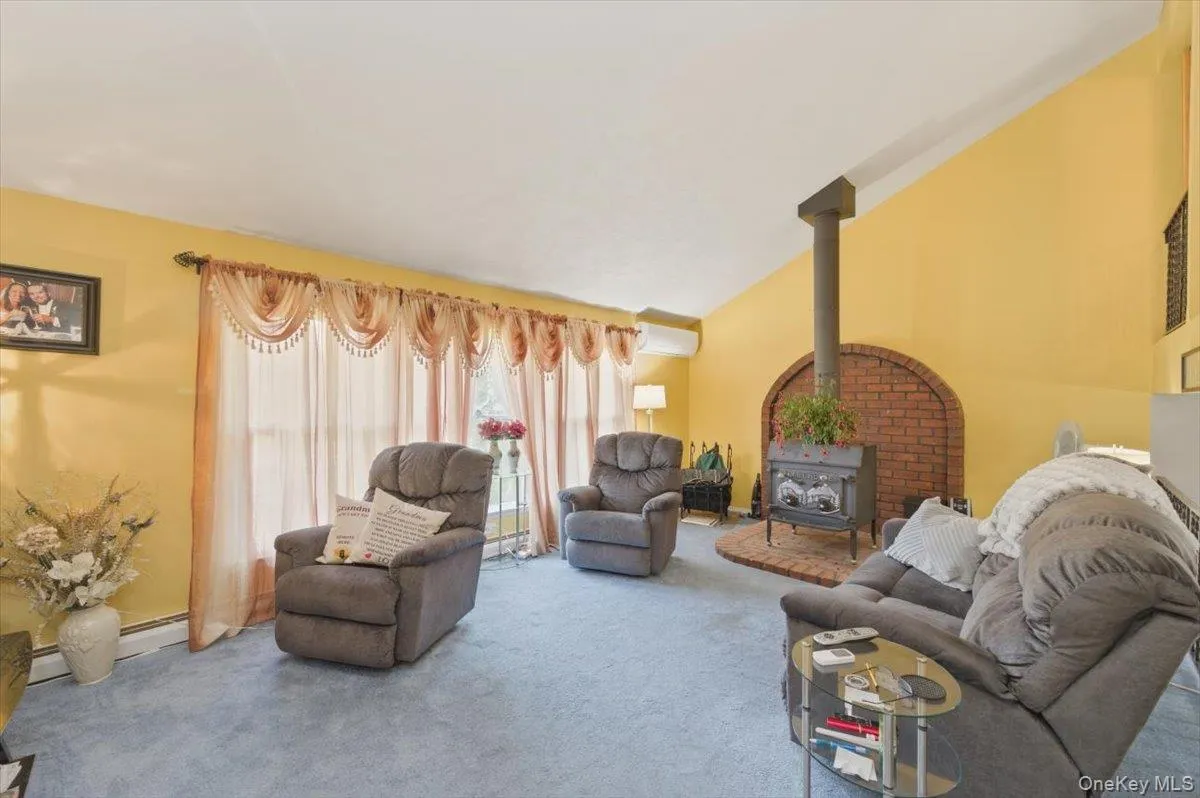 5 Spruceton Street, Brookhaven, NY, 4 Bedrooms Bedrooms, 9 Rooms Rooms,2 BathroomsBathrooms,Residential,For Rent,Spruceton,0,1004260 5 Spruceton Street, Brookhaven, NY, 4 Bedrooms Bedrooms, 9 Rooms Rooms,2 BathroomsBathrooms,Residential,For Rent,Spruceton,0,1004260