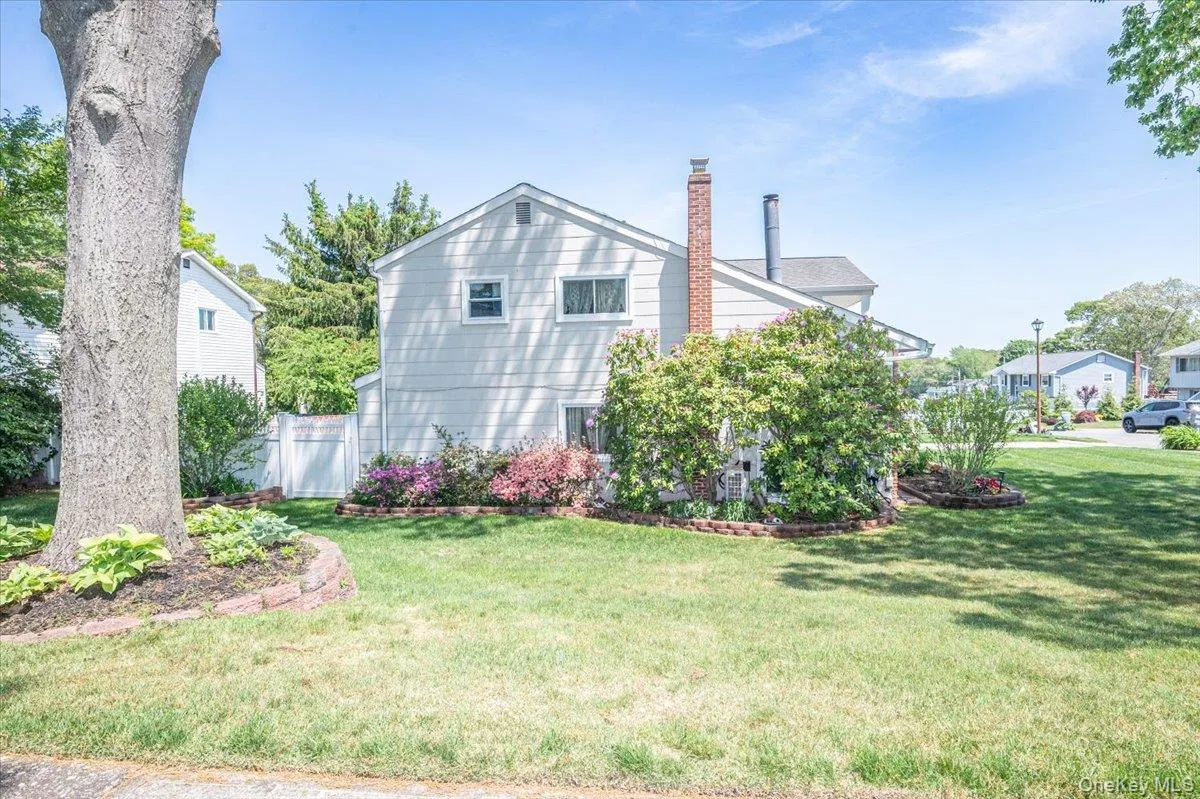 5 Spruceton Street, Brookhaven, NY, 4 Bedrooms Bedrooms, 9 Rooms Rooms,2 BathroomsBathrooms,Residential,For Rent,Spruceton,0,1004260 5 Spruceton Street, Brookhaven, NY, 4 Bedrooms Bedrooms, 9 Rooms Rooms,2 BathroomsBathrooms,Residential,For Rent,Spruceton,0,1004260