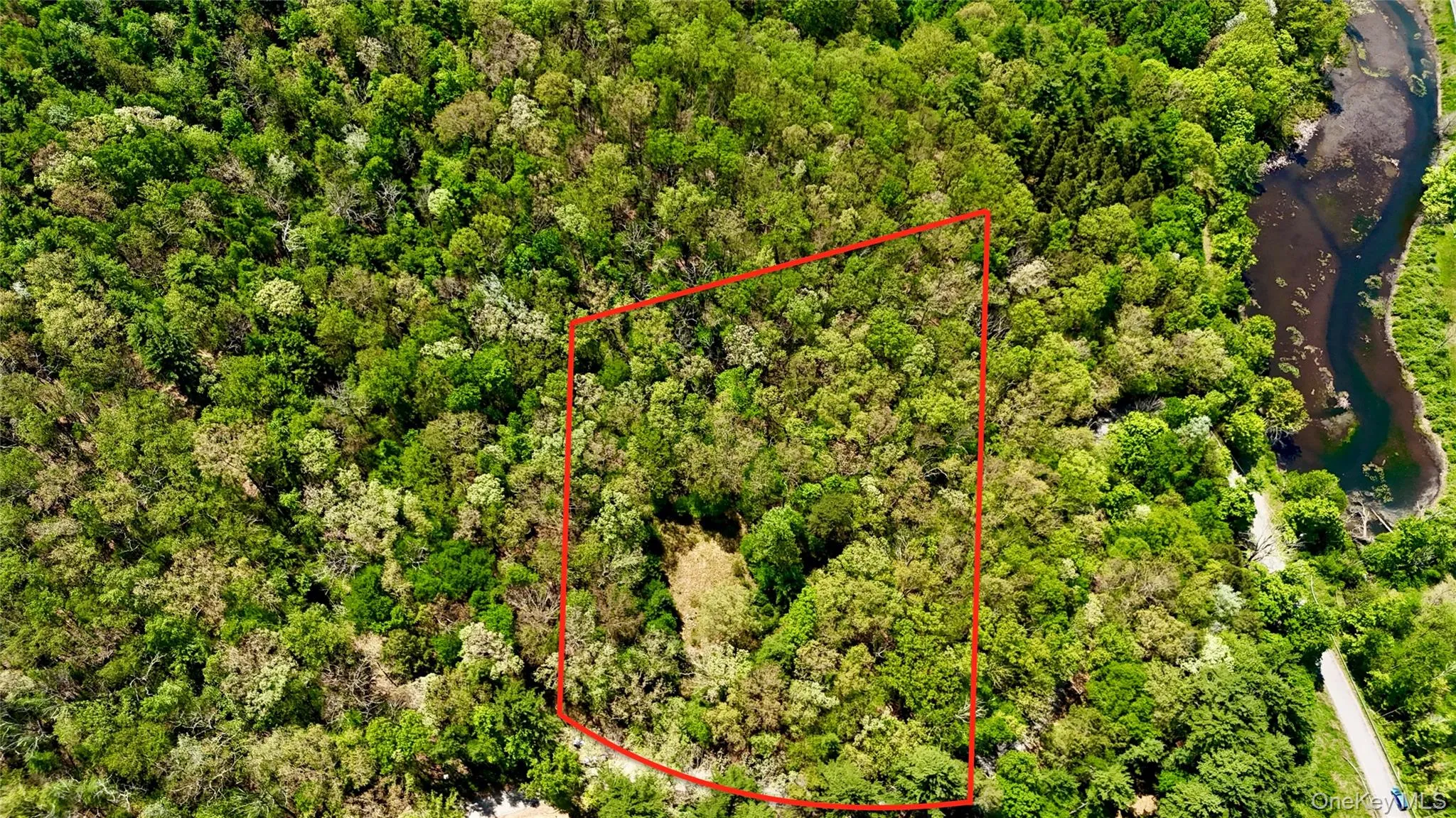 Property lines are an approximation. Property lines are an approximation.