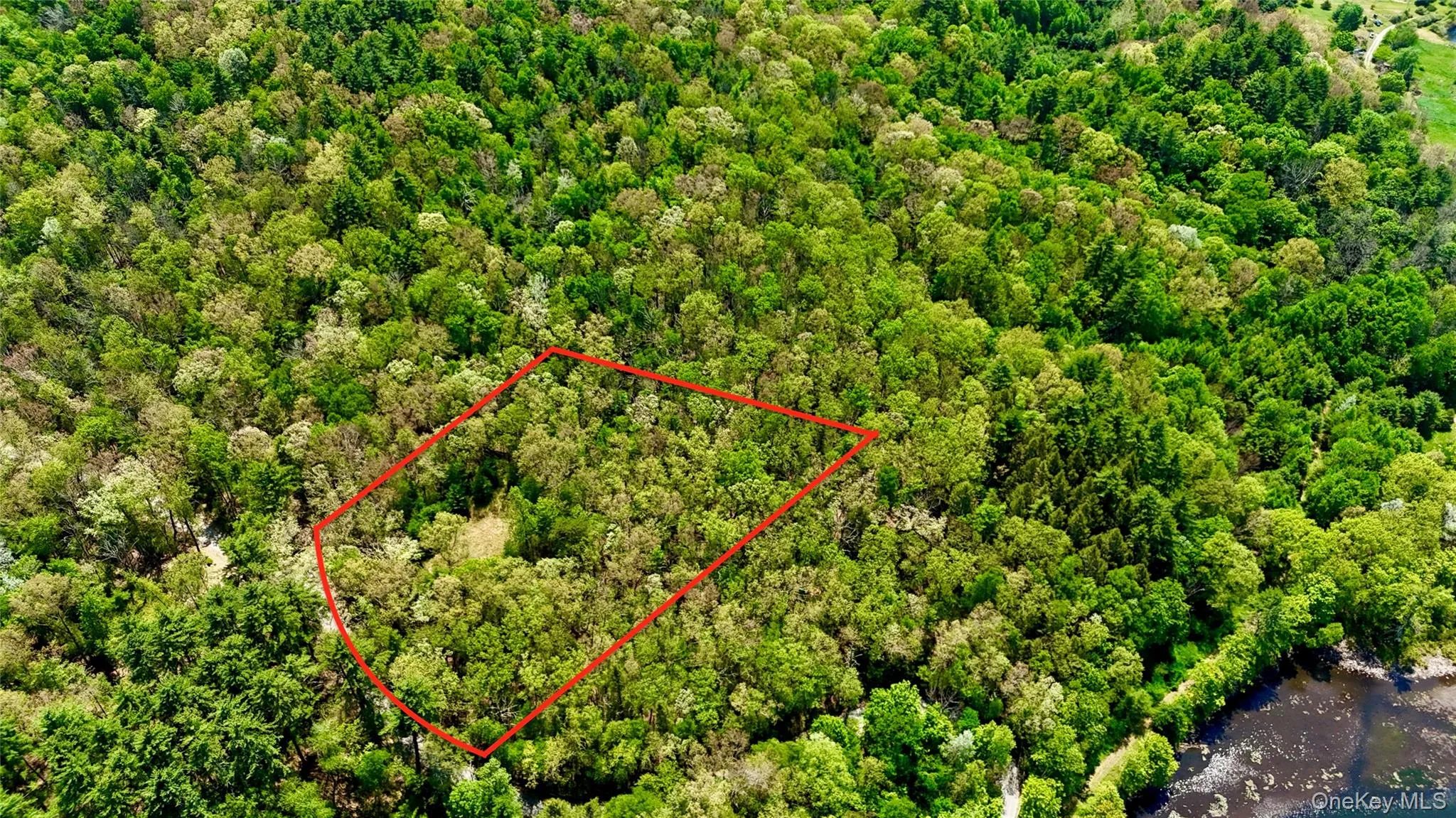 Property lines are an approximation. Property lines are an approximation.