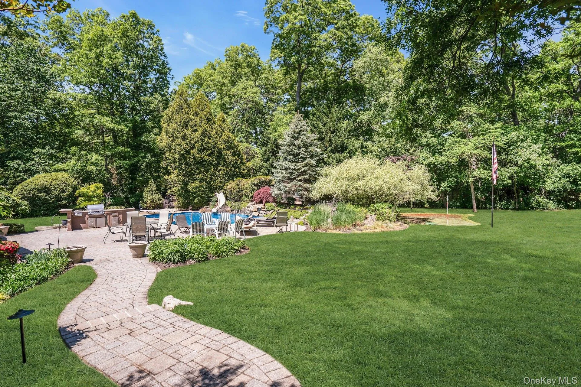 Professionally paved and landscaped. Professionally paved and landscaped.