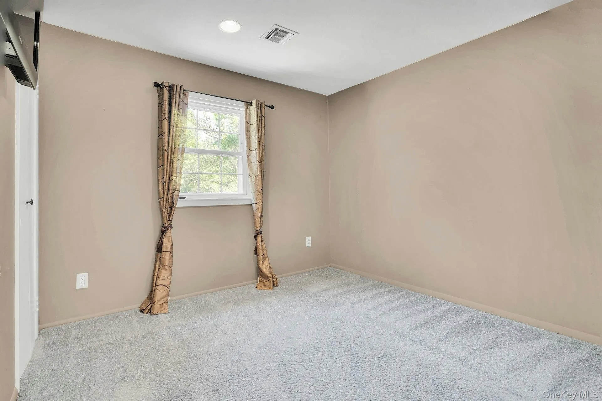 1 Sarah Drive, Huntington, NY, 5 Bedrooms Bedrooms, 11 Rooms Rooms,2 BathroomsBathrooms,Residential,For Rent,Sarah,0,1004266 1 Sarah Drive, Huntington, NY, 5 Bedrooms Bedrooms, 11 Rooms Rooms,2 BathroomsBathrooms,Residential,For Rent,Sarah,0,1004266