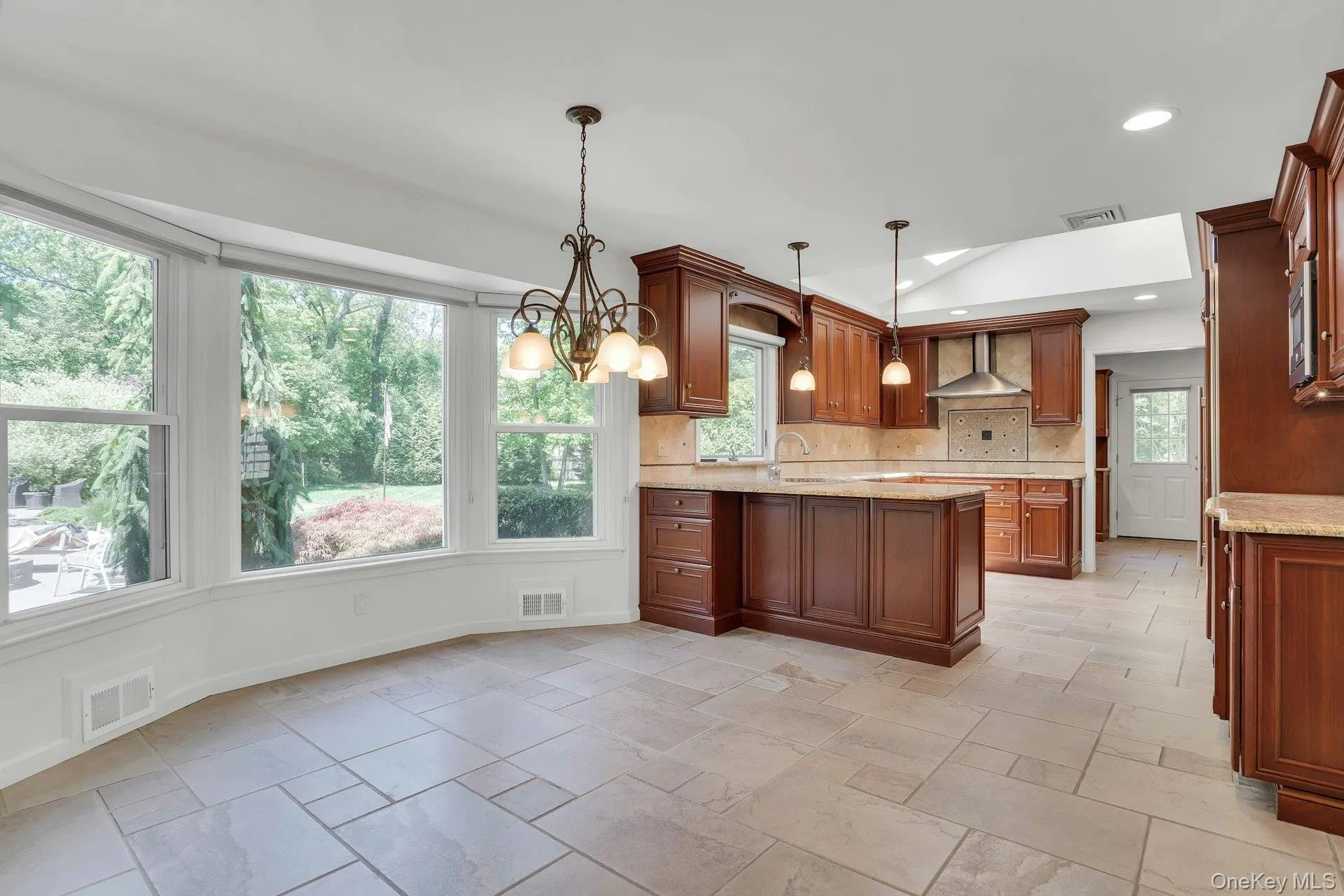 Large Kitchen Renovated in 2010. Large Kitchen Renovated in 2010.