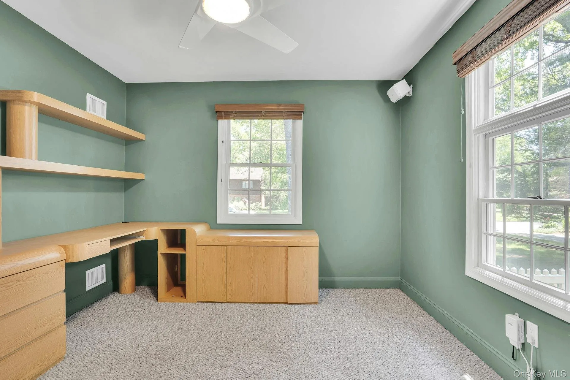 Bedroom/Office Bedroom/Office
