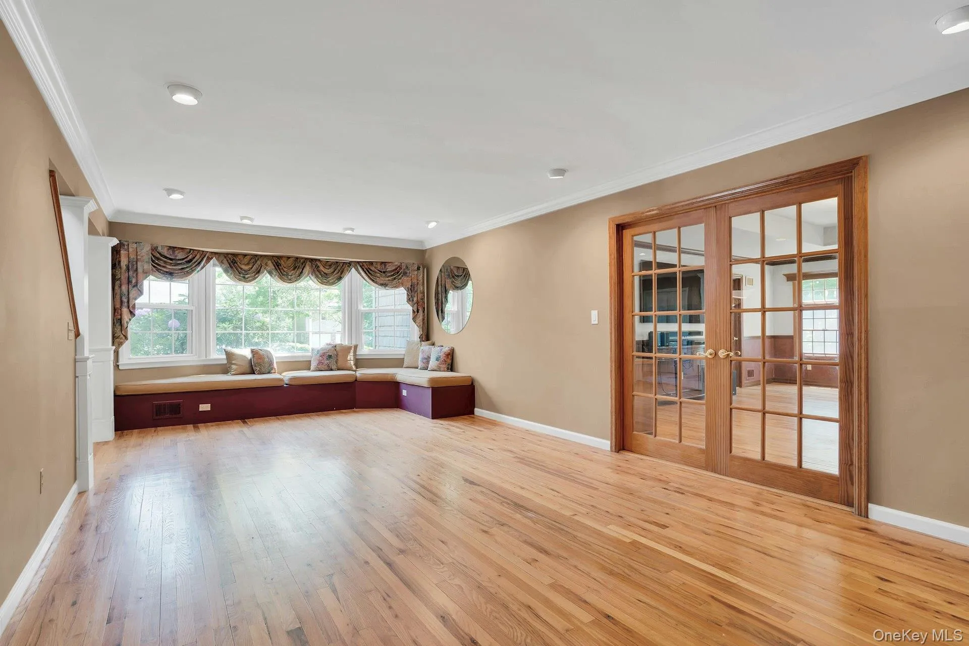 Love the window seat and French Doors! Love the window seat and French Doors!