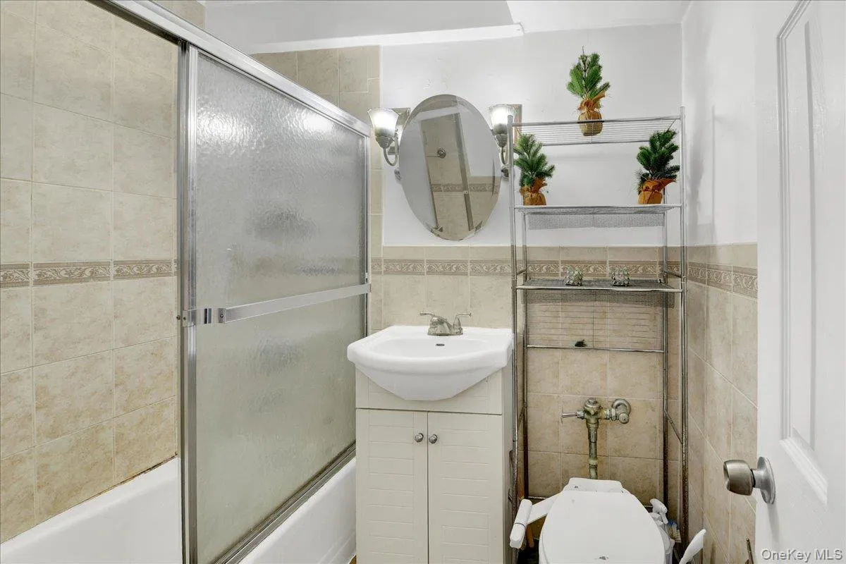 2835 Webb Avenue, New York, NY, 2 Bedrooms Bedrooms, 4 Rooms Rooms,1 BathroomBathrooms,Residential,For Rent,Webb,0,1004267 2835 Webb Avenue, New York, NY, 2 Bedrooms Bedrooms, 4 Rooms Rooms,1 BathroomBathrooms,Residential,For Rent,Webb,0,1004267