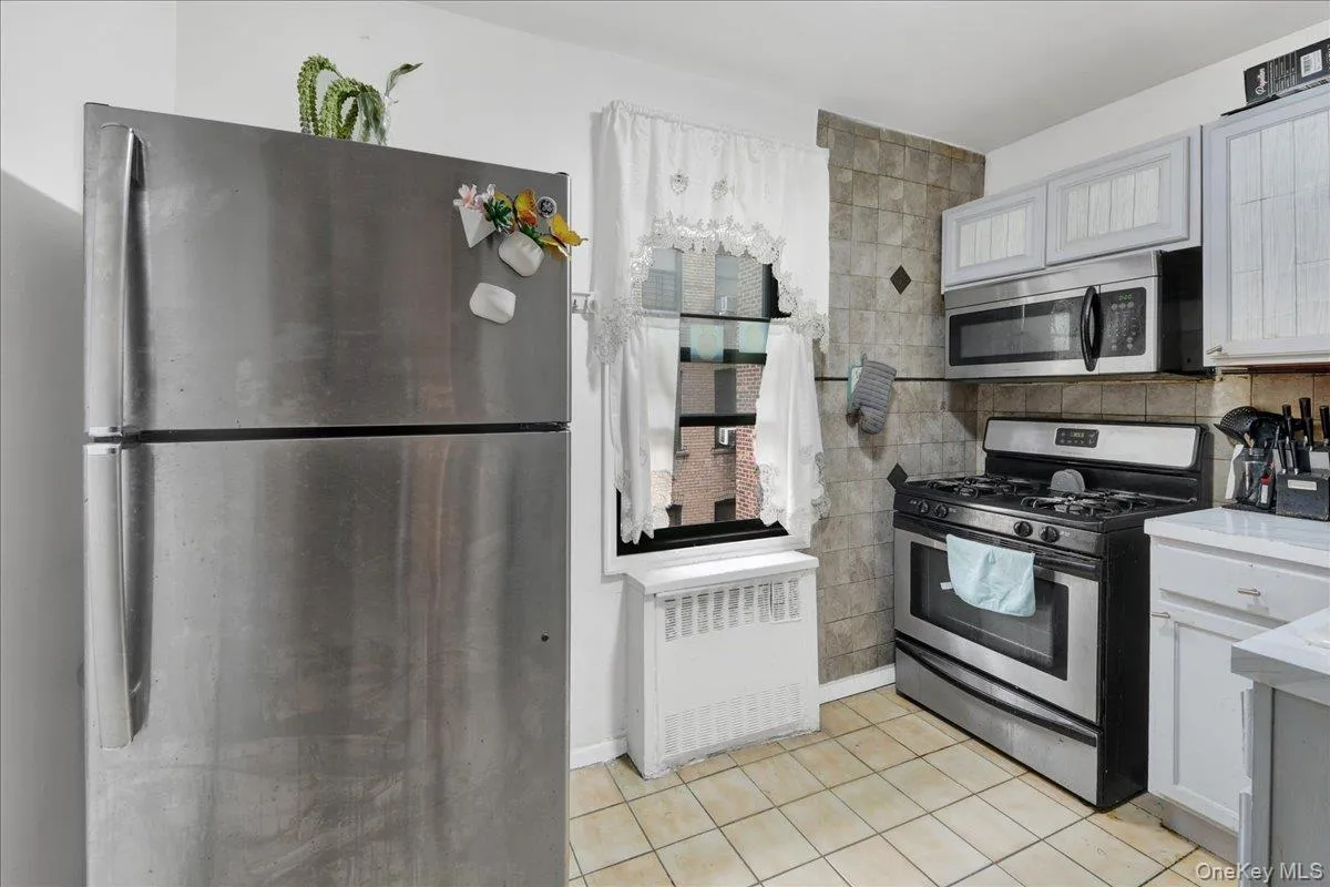 2835 Webb Avenue, New York, NY, 2 Bedrooms Bedrooms, 4 Rooms Rooms,1 BathroomBathrooms,Residential,For Rent,Webb,0,1004267 2835 Webb Avenue, New York, NY, 2 Bedrooms Bedrooms, 4 Rooms Rooms,1 BathroomBathrooms,Residential,For Rent,Webb,0,1004267