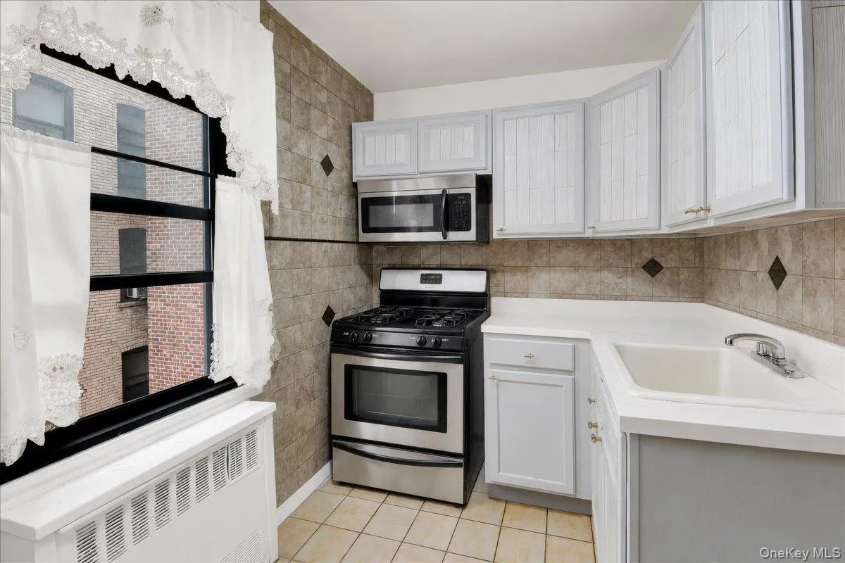 2835 Webb Avenue, New York, NY, 2 Bedrooms Bedrooms, 4 Rooms Rooms,1 BathroomBathrooms,Residential,For Rent,Webb,0,1004267 2835 Webb Avenue, New York, NY, 2 Bedrooms Bedrooms, 4 Rooms Rooms,1 BathroomBathrooms,Residential,For Rent,Webb,0,1004267
