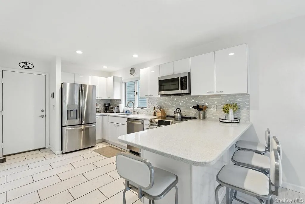 100 manor Lane, Riverhead, NY, 3 Bedrooms Bedrooms, 7 Rooms Rooms,2 BathroomsBathrooms,Residential,For Rent,manor,0,1004268 100 manor Lane, Riverhead, NY, 3 Bedrooms Bedrooms, 7 Rooms Rooms,2 BathroomsBathrooms,Residential,For Rent,manor,0,1004268