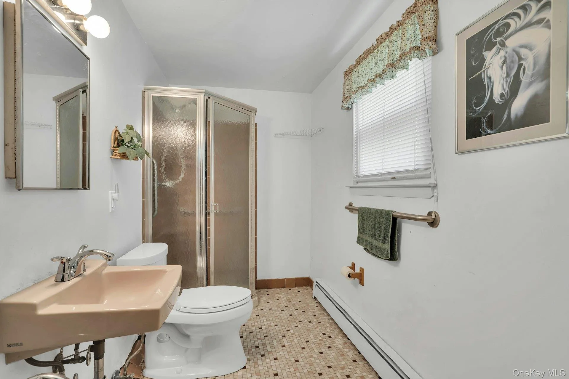 Full Bath on lower level. Full Bath on lower level.