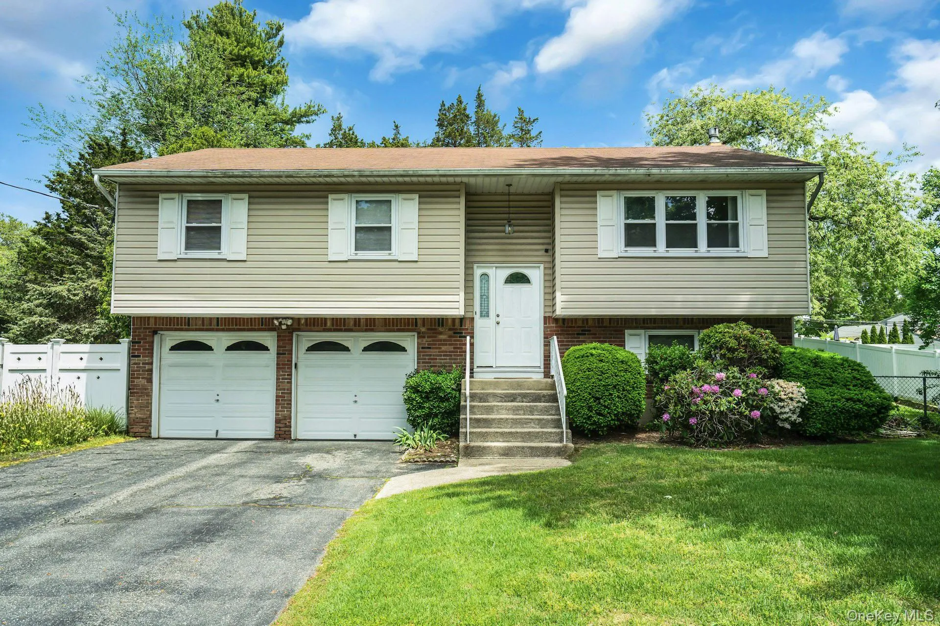 4 Bedroom, 2 Full Bath 4 Bedroom, 2 Full Bath