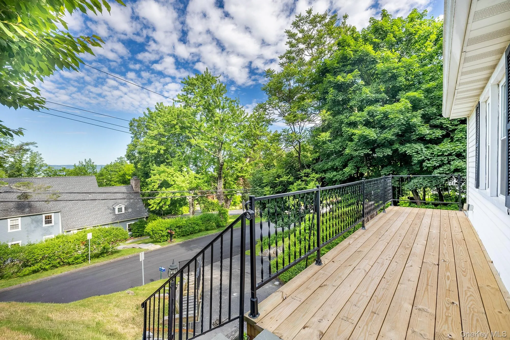 Front Porch/Deck Front Porch/Deck