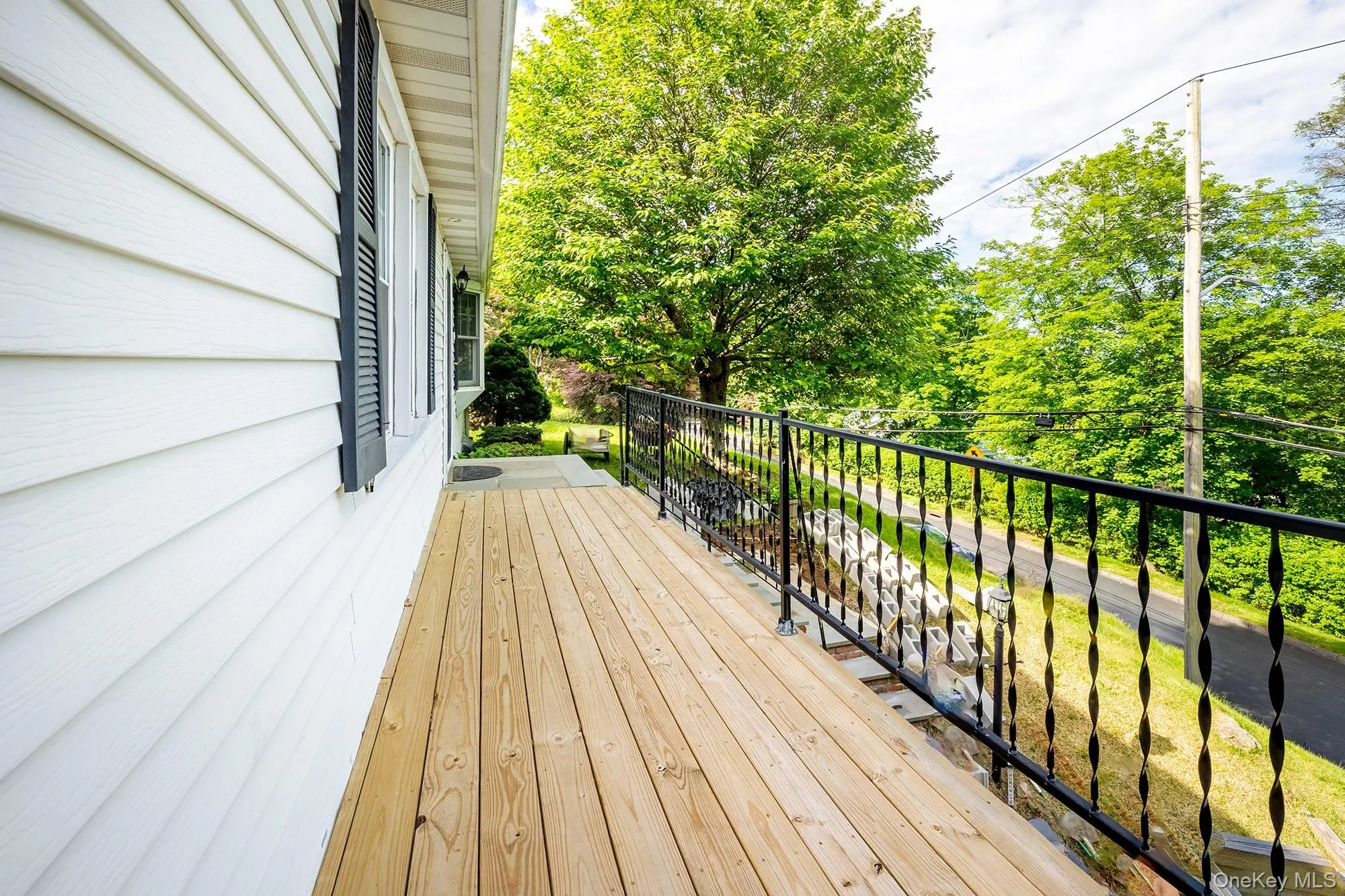 Front Porch/Deck Front Porch/Deck