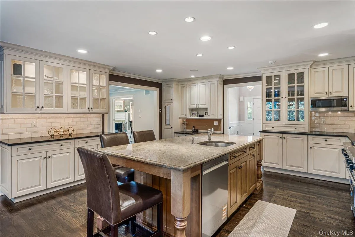 100 Elderfields Road, North Hempstead, NY, 5 Bedrooms Bedrooms, 12 Rooms Rooms,5 BathroomsBathrooms,Residential,For Rent,Elderfields,0,1004280 100 Elderfields Road, North Hempstead, NY, 5 Bedrooms Bedrooms, 12 Rooms Rooms,5 BathroomsBathrooms,Residential,For Rent,Elderfields,0,1004280
