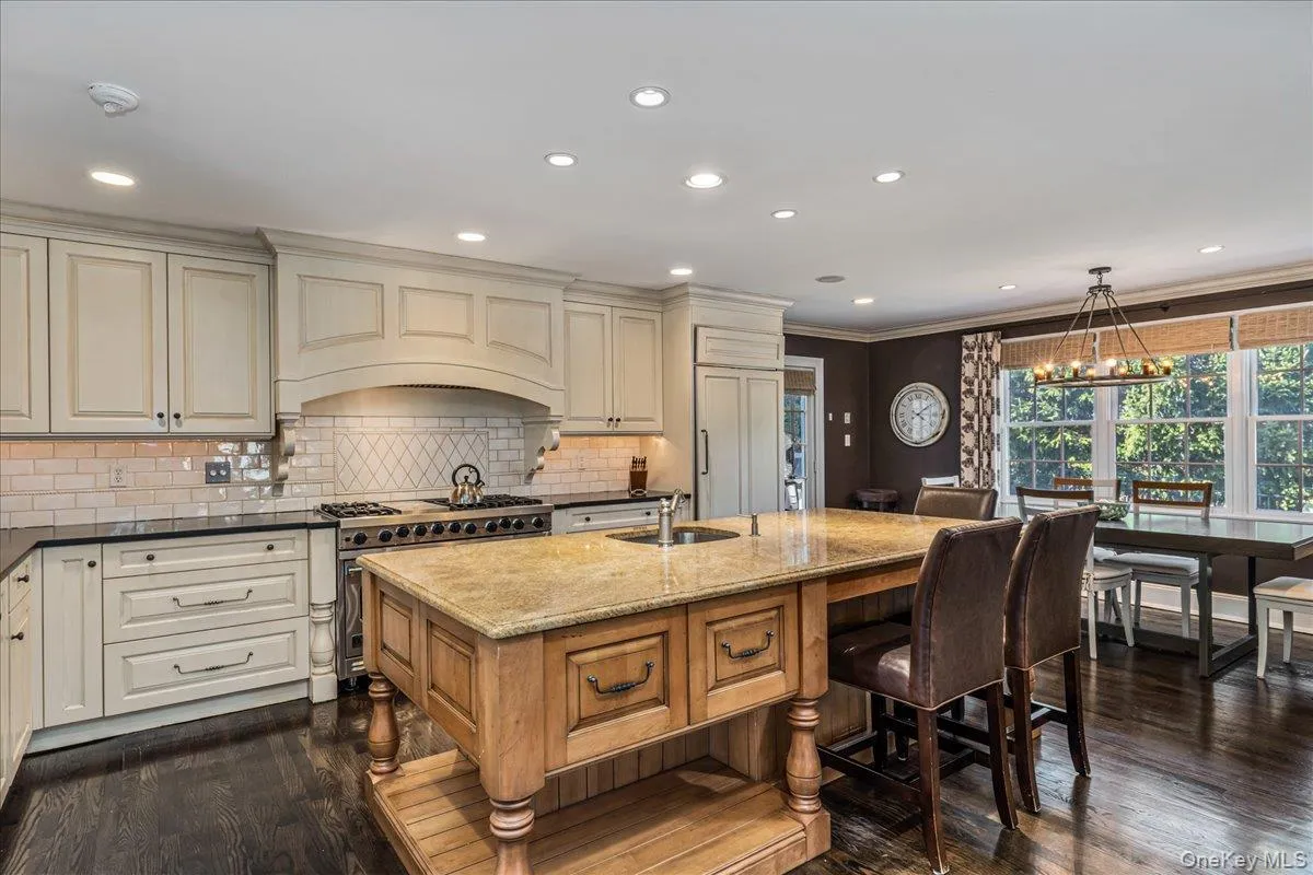 100 Elderfields Road, North Hempstead, NY, 5 Bedrooms Bedrooms, 12 Rooms Rooms,5 BathroomsBathrooms,Residential,For Rent,Elderfields,0,1004280 100 Elderfields Road, North Hempstead, NY, 5 Bedrooms Bedrooms, 12 Rooms Rooms,5 BathroomsBathrooms,Residential,For Rent,Elderfields,0,1004280