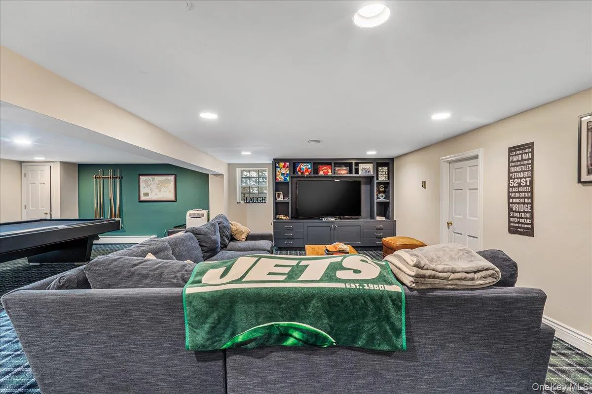 100 Elderfields Road, North Hempstead, NY, 5 Bedrooms Bedrooms, 12 Rooms Rooms,5 BathroomsBathrooms,Residential,For Rent,Elderfields,0,1004280 100 Elderfields Road, North Hempstead, NY, 5 Bedrooms Bedrooms, 12 Rooms Rooms,5 BathroomsBathrooms,Residential,For Rent,Elderfields,0,1004280