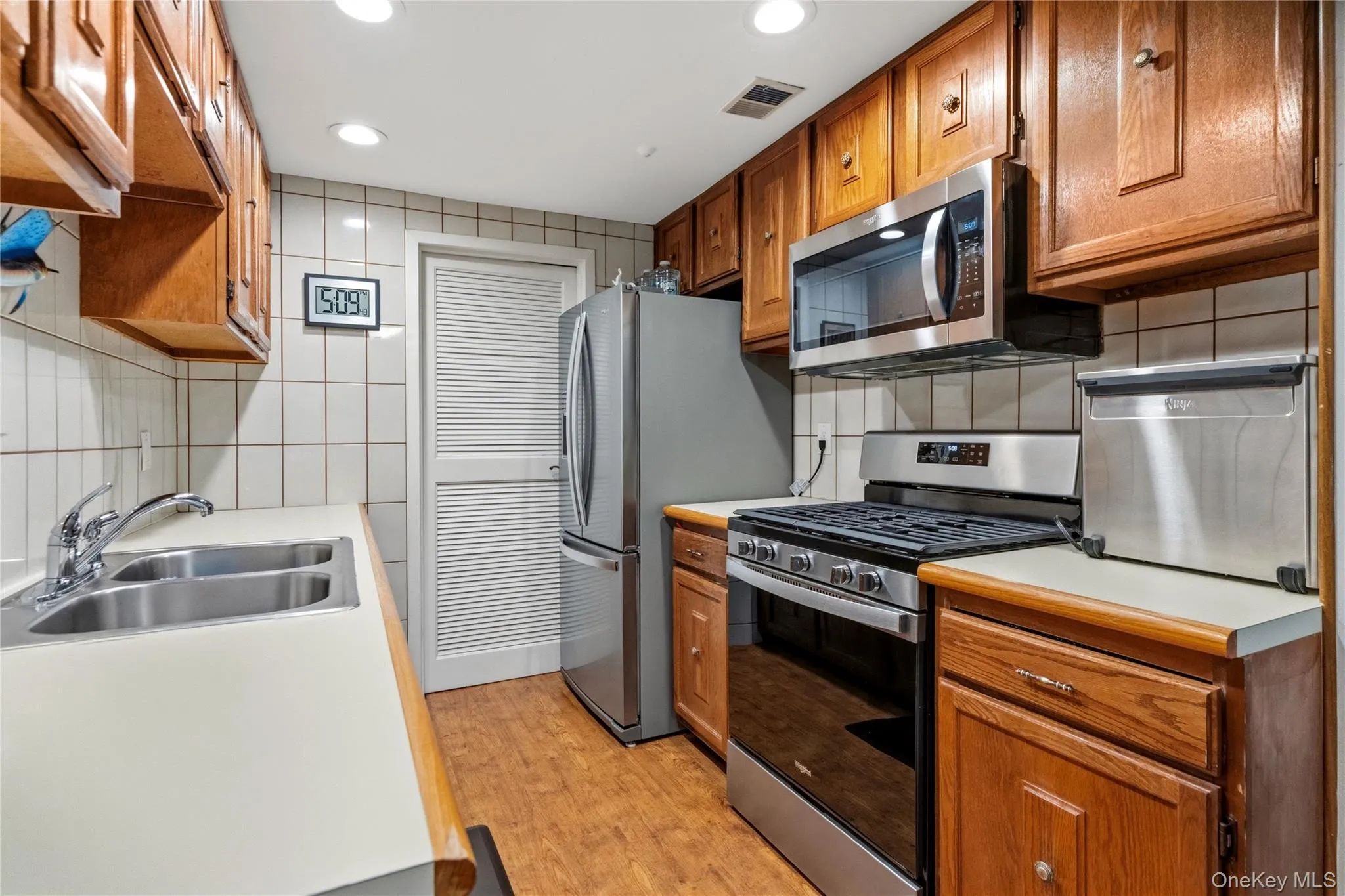 831 Blue Ridge Drive, Brookhaven, NY, 1 Bedroom Bedrooms, 4 Rooms Rooms,1 BathroomBathrooms,Residential,For Rent,Blue Ridge,0,1004283 831 Blue Ridge Drive, Brookhaven, NY, 1 Bedroom Bedrooms, 4 Rooms Rooms,1 BathroomBathrooms,Residential,For Rent,Blue Ridge,0,1004283