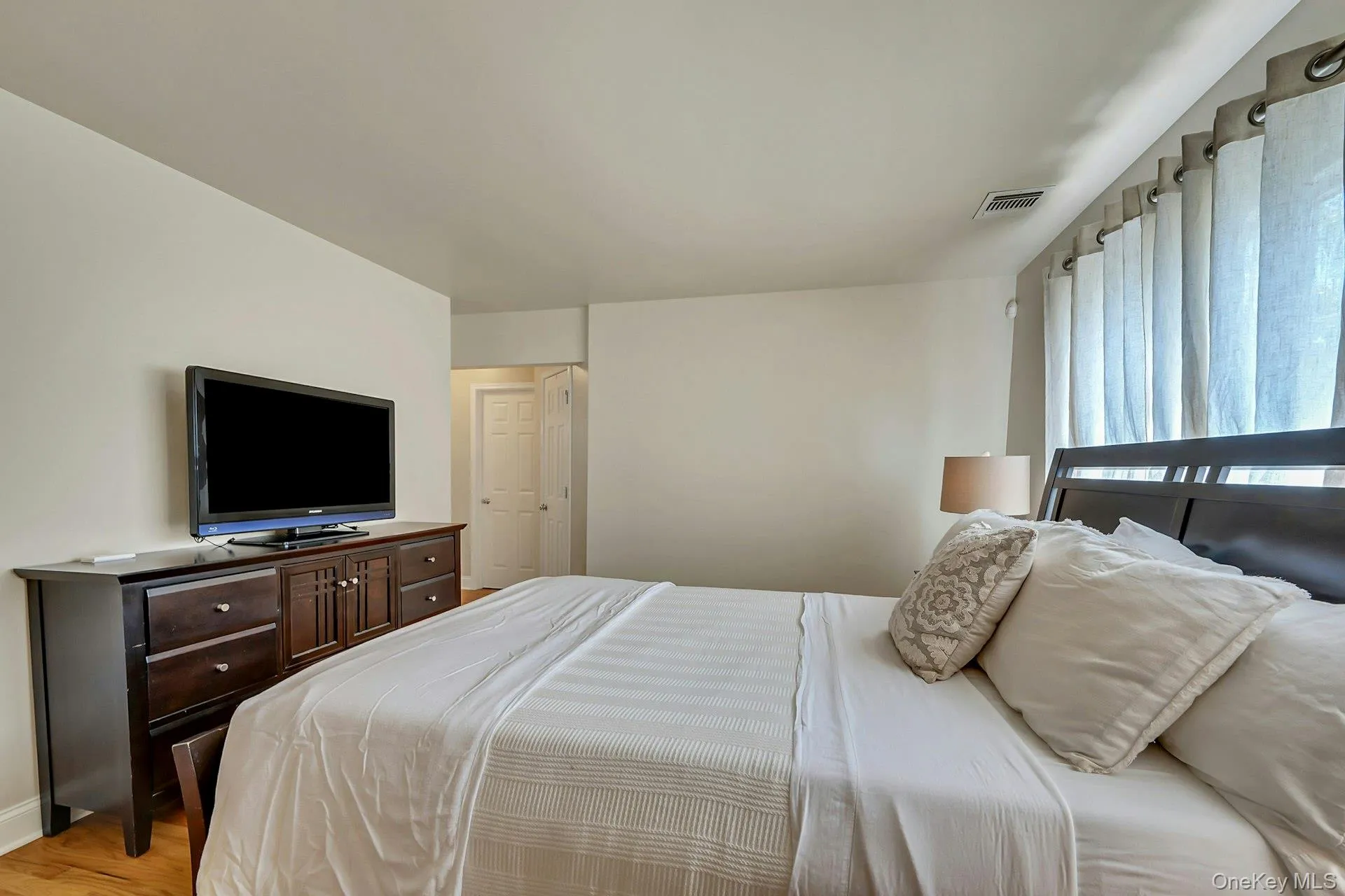 1 Thornton Hill, Ossining, NY, 3 Bedrooms Bedrooms, 11 Rooms Rooms,2 BathroomsBathrooms,Residential,For Rent,Thornton,0,1004287 1 Thornton Hill, Ossining, NY, 3 Bedrooms Bedrooms, 11 Rooms Rooms,2 BathroomsBathrooms,Residential,For Rent,Thornton,0,1004287