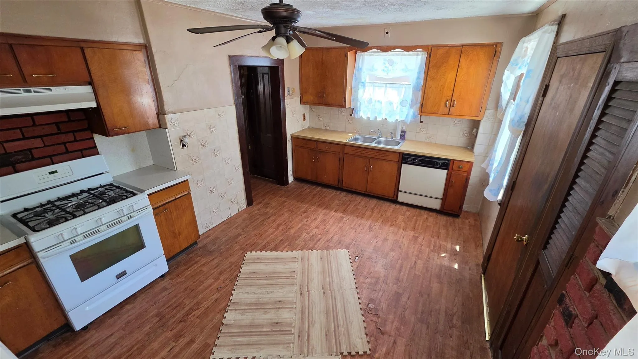 146 Beechwood Avenue, New Rochelle, NY, 3 Bedrooms Bedrooms, 7 Rooms Rooms,2 BathroomsBathrooms,Residential,For Rent,Beechwood,0,1004290 146 Beechwood Avenue, New Rochelle, NY, 3 Bedrooms Bedrooms, 7 Rooms Rooms,2 BathroomsBathrooms,Residential,For Rent,Beechwood,0,1004290