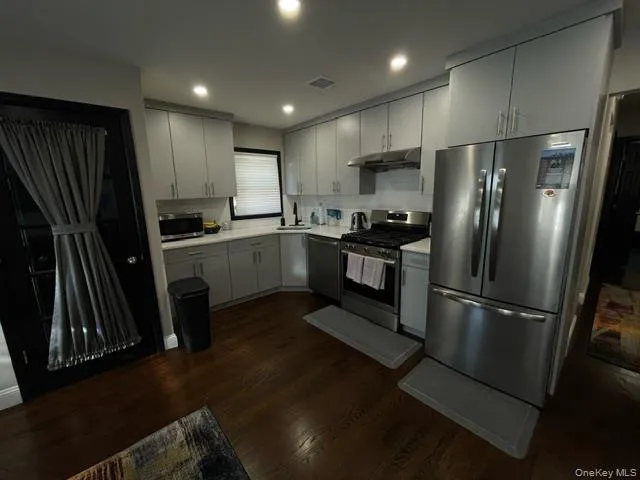 12005 Nashville Boulevard, New York, NY, 4 Bedrooms Bedrooms, 8 Rooms Rooms,2 BathroomsBathrooms,Residential,For Rent,Nashville,0,1004293 12005 Nashville Boulevard, New York, NY, 4 Bedrooms Bedrooms, 8 Rooms Rooms,2 BathroomsBathrooms,Residential,For Rent,Nashville,0,1004293