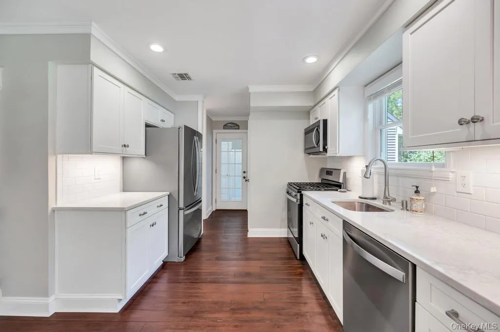5 Barbara Anne Street, Brookhaven, NY, 3 Bedrooms Bedrooms, 10 Rooms Rooms,2 BathroomsBathrooms,Residential,For Rent,Barbara Anne,0,1004302 5 Barbara Anne Street, Brookhaven, NY, 3 Bedrooms Bedrooms, 10 Rooms Rooms,2 BathroomsBathrooms,Residential,For Rent,Barbara Anne,0,1004302