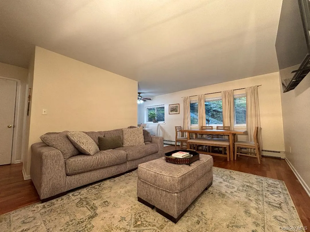 2333 Palmer Avenue, New Rochelle, NY, 2 Bedrooms Bedrooms, 6 Rooms Rooms,1 BathroomBathrooms,Residential,For Rent,Palmer,0,1004309 2333 Palmer Avenue, New Rochelle, NY, 2 Bedrooms Bedrooms, 6 Rooms Rooms,1 BathroomBathrooms,Residential,For Rent,Palmer,0,1004309
