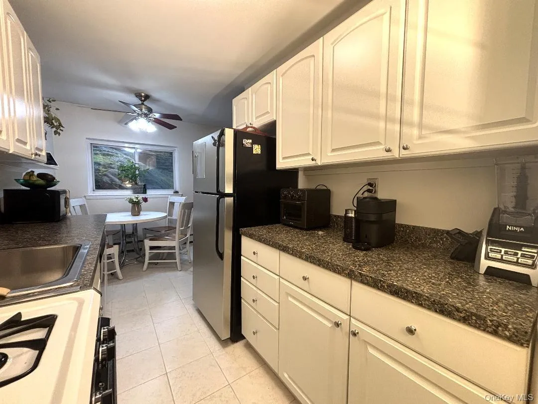 2333 Palmer Avenue, New Rochelle, NY, 2 Bedrooms Bedrooms, 6 Rooms Rooms,1 BathroomBathrooms,Residential,For Rent,Palmer,0,1004309 2333 Palmer Avenue, New Rochelle, NY, 2 Bedrooms Bedrooms, 6 Rooms Rooms,1 BathroomBathrooms,Residential,For Rent,Palmer,0,1004309