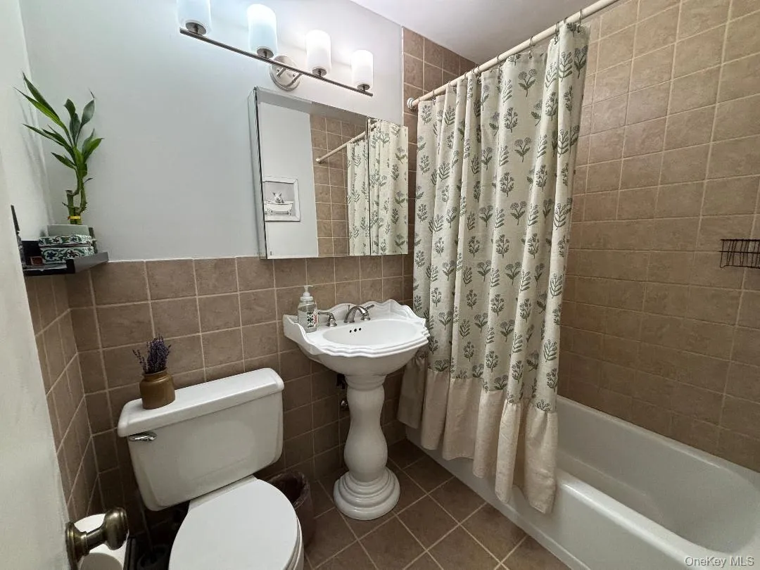 2333 Palmer Avenue, New Rochelle, NY, 2 Bedrooms Bedrooms, 6 Rooms Rooms,1 BathroomBathrooms,Residential,For Rent,Palmer,0,1004309 2333 Palmer Avenue, New Rochelle, NY, 2 Bedrooms Bedrooms, 6 Rooms Rooms,1 BathroomBathrooms,Residential,For Rent,Palmer,0,1004309