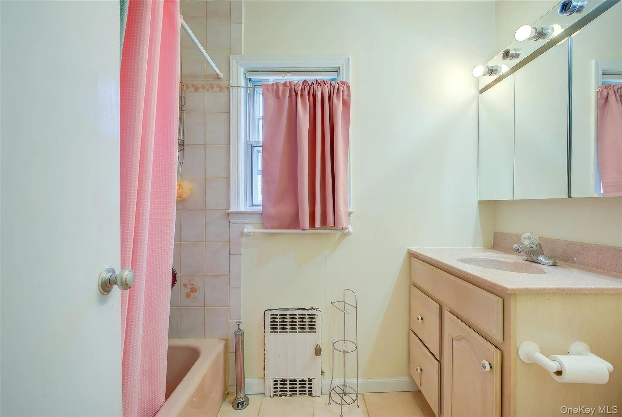 Upstairs Full Bath Upstairs Full Bath