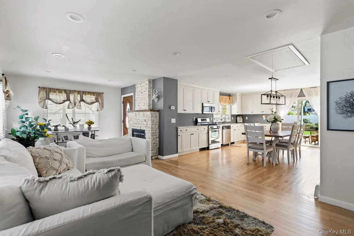102 Garfield Place, Oyster Bay, NY, 2 Bedrooms Bedrooms, 7 Rooms Rooms,1 BathroomBathrooms,Residential,For Rent,Garfield,0,1004316 102 Garfield Place, Oyster Bay, NY, 2 Bedrooms Bedrooms, 7 Rooms Rooms,1 BathroomBathrooms,Residential,For Rent,Garfield,0,1004316