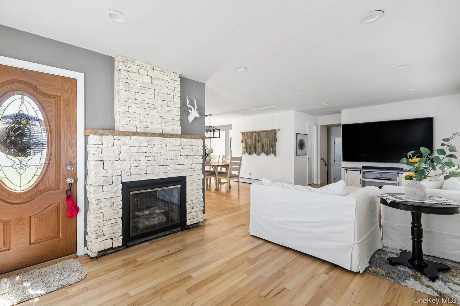 102 Garfield Place, Oyster Bay, NY, 2 Bedrooms Bedrooms, 7 Rooms Rooms,1 BathroomBathrooms,Residential,For Rent,Garfield,0,1004316 102 Garfield Place, Oyster Bay, NY, 2 Bedrooms Bedrooms, 7 Rooms Rooms,1 BathroomBathrooms,Residential,For Rent,Garfield,0,1004316