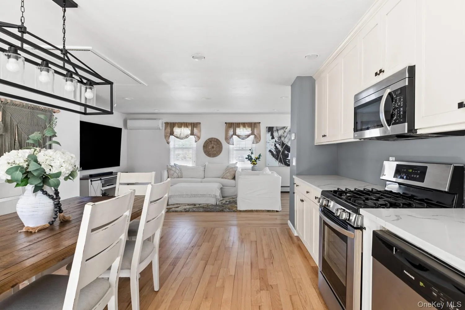 102 Garfield Place, Oyster Bay, NY, 2 Bedrooms Bedrooms, 7 Rooms Rooms,1 BathroomBathrooms,Residential,For Rent,Garfield,0,1004316 102 Garfield Place, Oyster Bay, NY, 2 Bedrooms Bedrooms, 7 Rooms Rooms,1 BathroomBathrooms,Residential,For Rent,Garfield,0,1004316