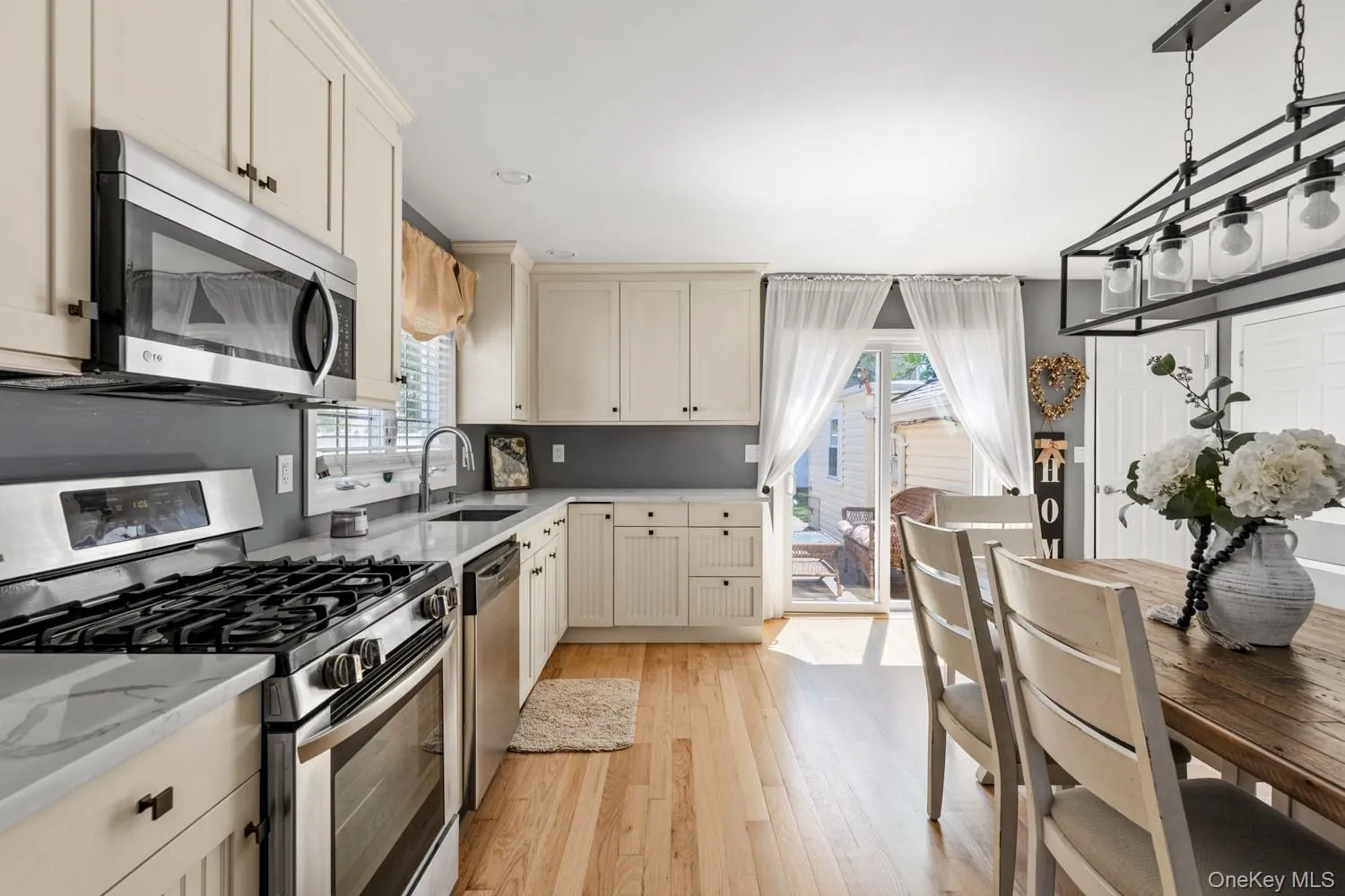 102 Garfield Place, Oyster Bay, NY, 2 Bedrooms Bedrooms, 7 Rooms Rooms,1 BathroomBathrooms,Residential,For Rent,Garfield,0,1004316 102 Garfield Place, Oyster Bay, NY, 2 Bedrooms Bedrooms, 7 Rooms Rooms,1 BathroomBathrooms,Residential,For Rent,Garfield,0,1004316