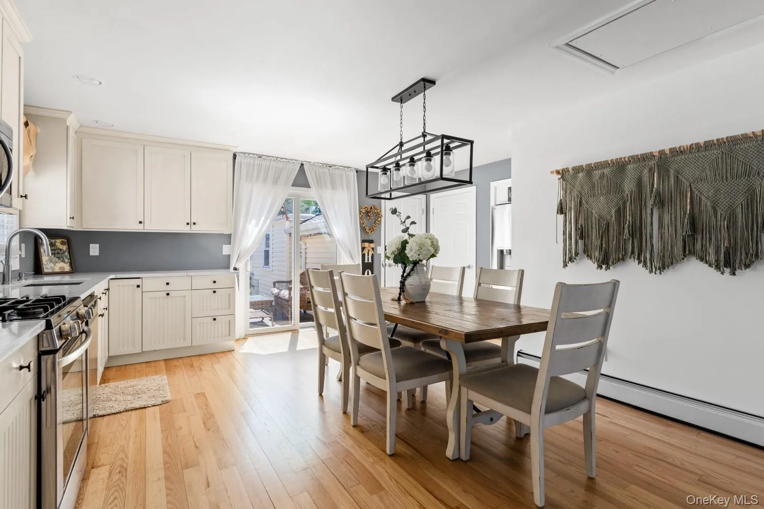 102 Garfield Place, Oyster Bay, NY, 2 Bedrooms Bedrooms, 7 Rooms Rooms,1 BathroomBathrooms,Residential,For Rent,Garfield,0,1004316 102 Garfield Place, Oyster Bay, NY, 2 Bedrooms Bedrooms, 7 Rooms Rooms,1 BathroomBathrooms,Residential,For Rent,Garfield,0,1004316