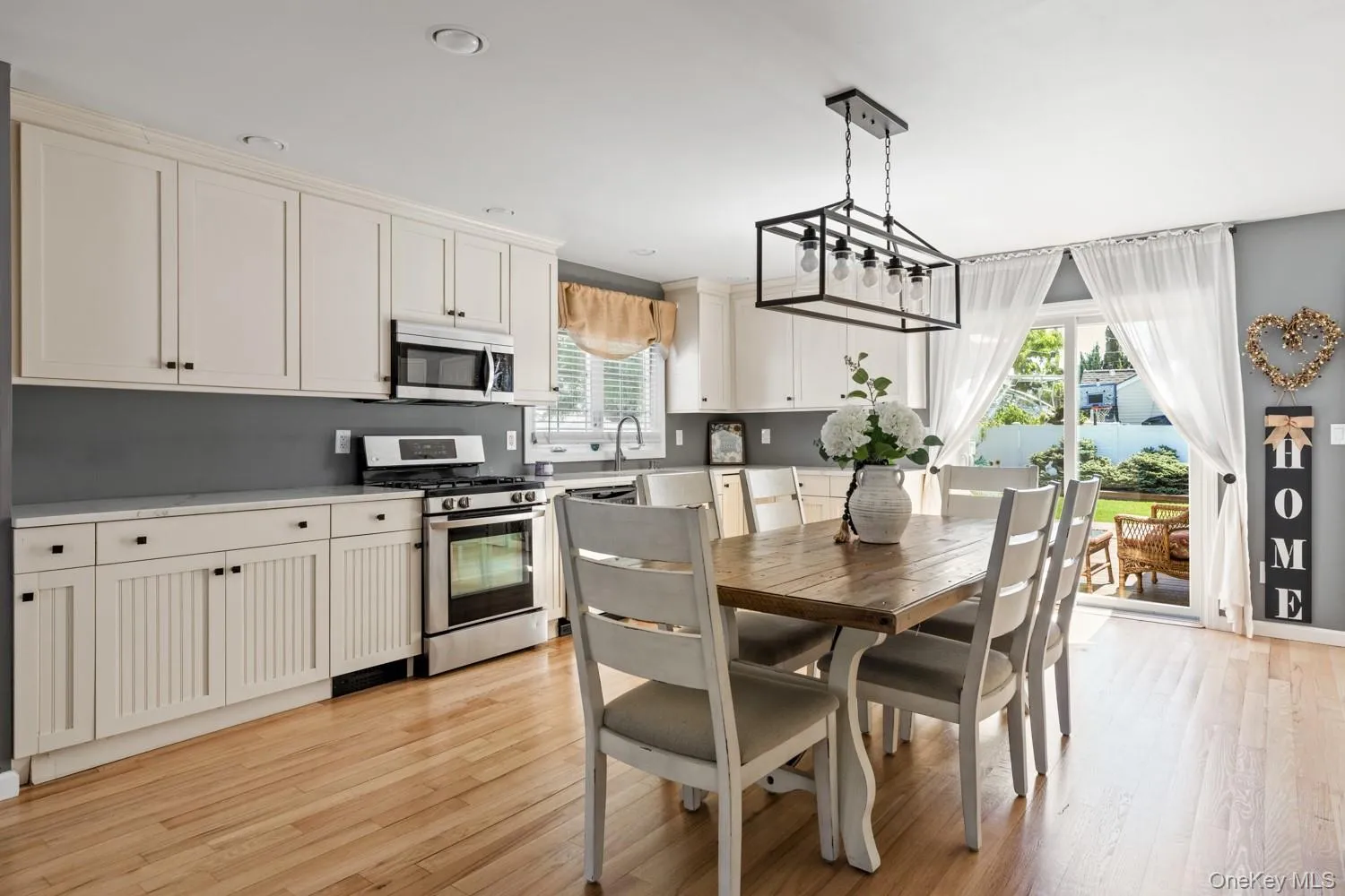 102 Garfield Place, Oyster Bay, NY, 2 Bedrooms Bedrooms, 7 Rooms Rooms,1 BathroomBathrooms,Residential,For Rent,Garfield,0,1004316 102 Garfield Place, Oyster Bay, NY, 2 Bedrooms Bedrooms, 7 Rooms Rooms,1 BathroomBathrooms,Residential,For Rent,Garfield,0,1004316