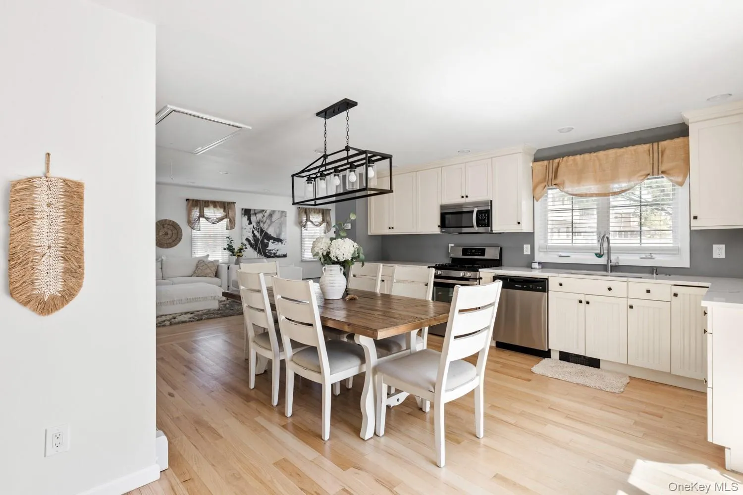 102 Garfield Place, Oyster Bay, NY, 2 Bedrooms Bedrooms, 7 Rooms Rooms,1 BathroomBathrooms,Residential,For Rent,Garfield,0,1004316 102 Garfield Place, Oyster Bay, NY, 2 Bedrooms Bedrooms, 7 Rooms Rooms,1 BathroomBathrooms,Residential,For Rent,Garfield,0,1004316