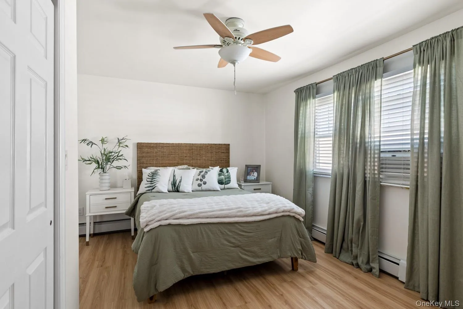 102 Garfield Place, Oyster Bay, NY, 2 Bedrooms Bedrooms, 7 Rooms Rooms,1 BathroomBathrooms,Residential,For Rent,Garfield,0,1004316 102 Garfield Place, Oyster Bay, NY, 2 Bedrooms Bedrooms, 7 Rooms Rooms,1 BathroomBathrooms,Residential,For Rent,Garfield,0,1004316