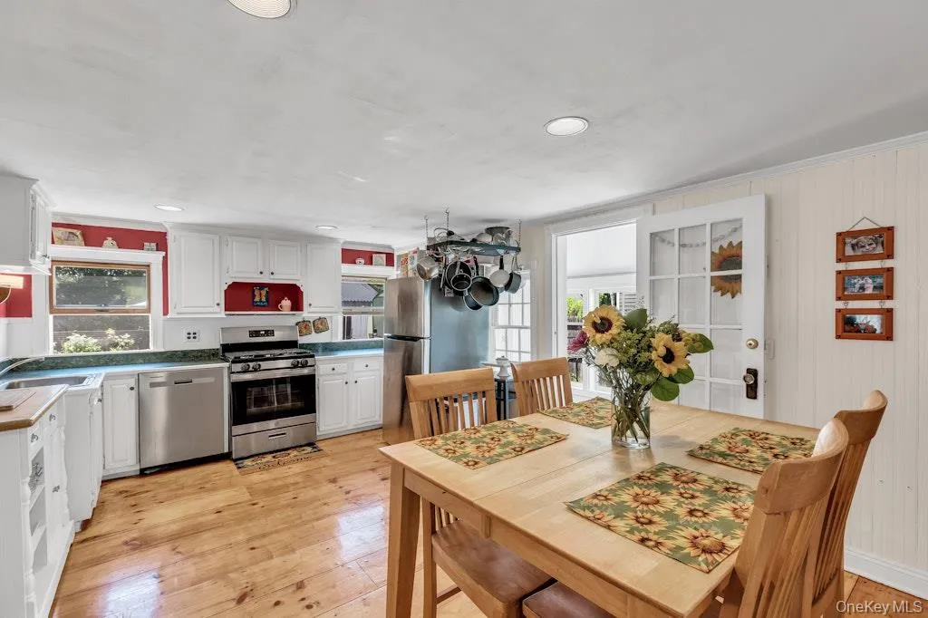 50 Rollstone Avenue, Islip, NY, 3 Bedrooms Bedrooms, 6 Rooms Rooms,1 BathroomBathrooms,Residential,For Rent,Rollstone,0,1004317 50 Rollstone Avenue, Islip, NY, 3 Bedrooms Bedrooms, 6 Rooms Rooms,1 BathroomBathrooms,Residential,For Rent,Rollstone,0,1004317
