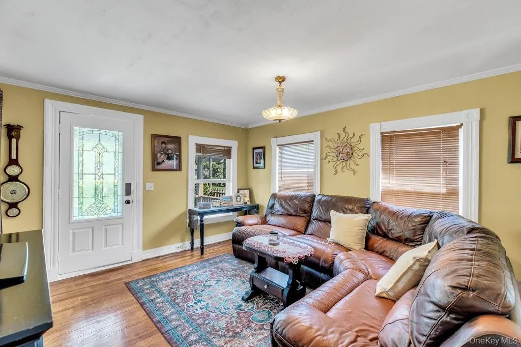 50 Rollstone Avenue, Islip, NY, 3 Bedrooms Bedrooms, 6 Rooms Rooms,1 BathroomBathrooms,Residential,For Rent,Rollstone,0,1004317 50 Rollstone Avenue, Islip, NY, 3 Bedrooms Bedrooms, 6 Rooms Rooms,1 BathroomBathrooms,Residential,For Rent,Rollstone,0,1004317
