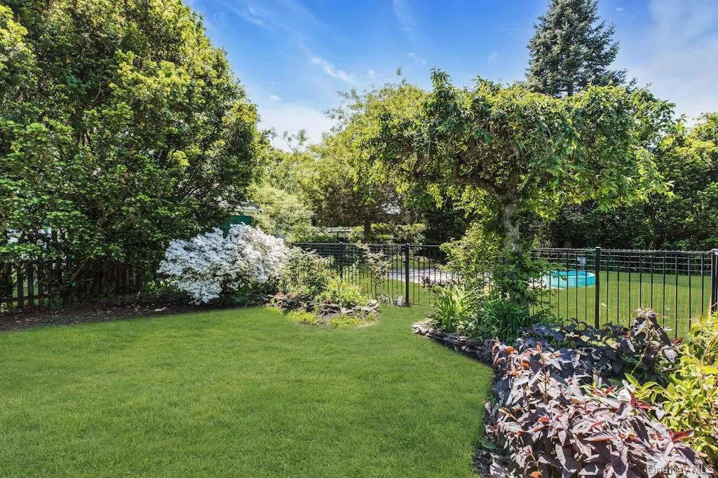 50 Rollstone Avenue, Islip, NY, 3 Bedrooms Bedrooms, 6 Rooms Rooms,1 BathroomBathrooms,Residential,For Rent,Rollstone,0,1004317 50 Rollstone Avenue, Islip, NY, 3 Bedrooms Bedrooms, 6 Rooms Rooms,1 BathroomBathrooms,Residential,For Rent,Rollstone,0,1004317