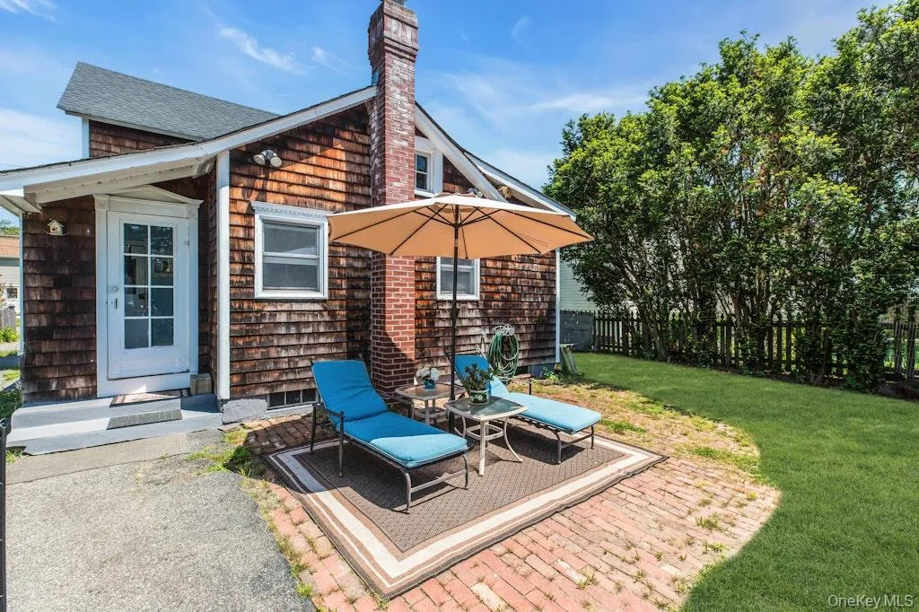 50 Rollstone Avenue, Islip, NY, 3 Bedrooms Bedrooms, 6 Rooms Rooms,1 BathroomBathrooms,Residential,For Rent,Rollstone,0,1004317 50 Rollstone Avenue, Islip, NY, 3 Bedrooms Bedrooms, 6 Rooms Rooms,1 BathroomBathrooms,Residential,For Rent,Rollstone,0,1004317
