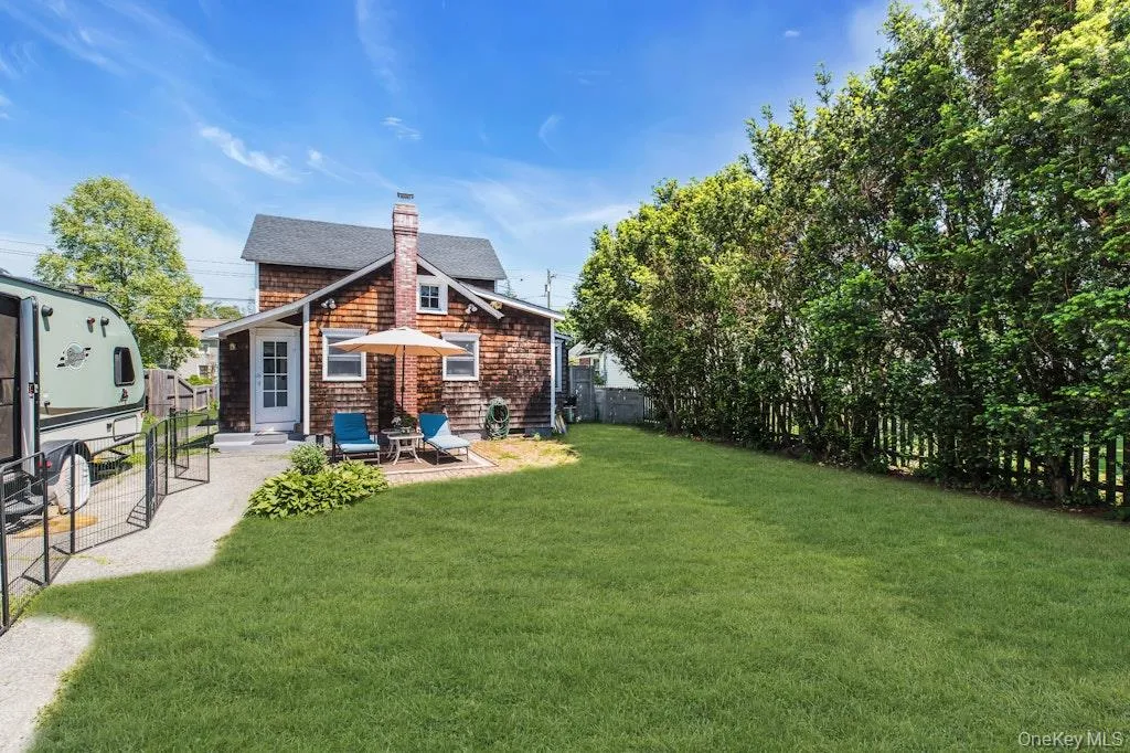50 Rollstone Avenue, Islip, NY, 3 Bedrooms Bedrooms, 6 Rooms Rooms,1 BathroomBathrooms,Residential,For Rent,Rollstone,0,1004317 50 Rollstone Avenue, Islip, NY, 3 Bedrooms Bedrooms, 6 Rooms Rooms,1 BathroomBathrooms,Residential,For Rent,Rollstone,0,1004317