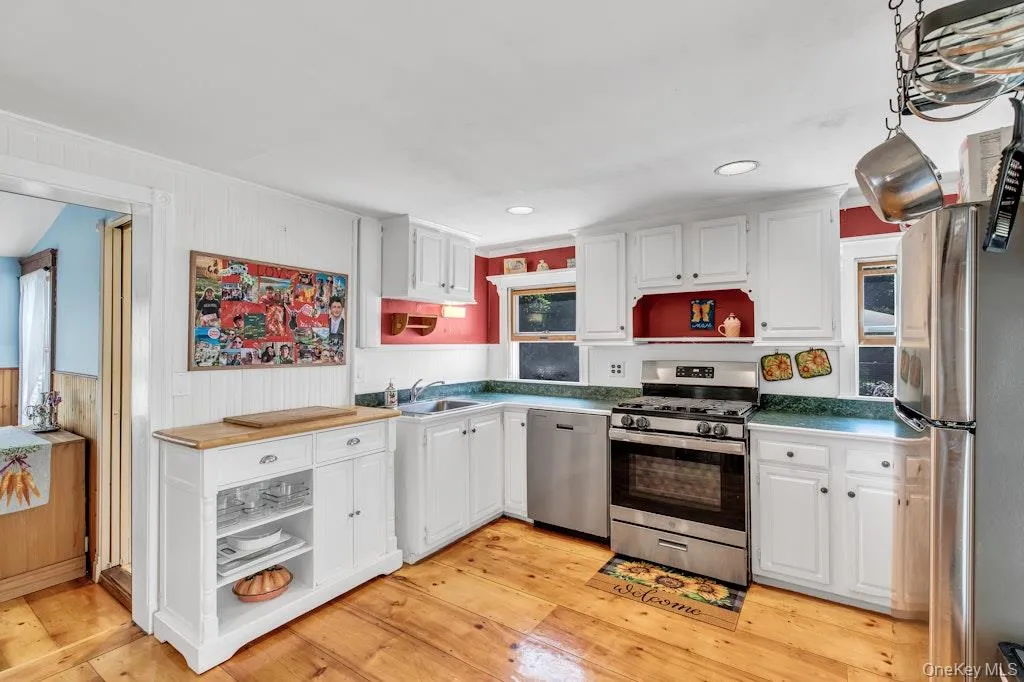 50 Rollstone Avenue, Islip, NY, 3 Bedrooms Bedrooms, 6 Rooms Rooms,1 BathroomBathrooms,Residential,For Rent,Rollstone,0,1004317 50 Rollstone Avenue, Islip, NY, 3 Bedrooms Bedrooms, 6 Rooms Rooms,1 BathroomBathrooms,Residential,For Rent,Rollstone,0,1004317